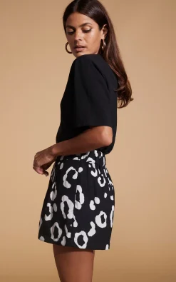 Women Dancing Leopard Chica Bella Shorts In Oversized Mono Leopard